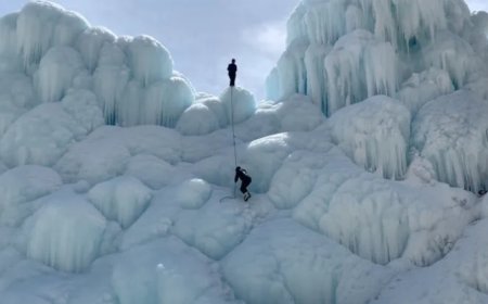 Himalayalar'da Ladakh köylüleri, 30 metrelik buz kubbeleriyle iklim değişikliğine karşı mücadele ediyor