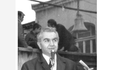 Tunç Soyer,  Tarihi Klise Çanını Yunanistan Konsolosluğu’na mı verdi?