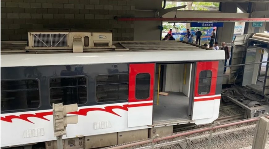 İzmir'de metro raydan çıktı, duvara çarptı