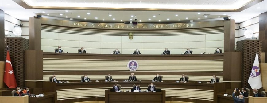 Makul yargılama süresinde Anayasa Mahkemesi pes, Türkiye iflas etti
