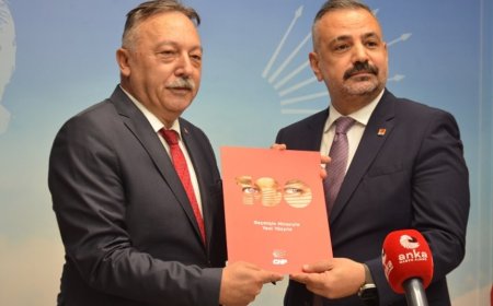 Tacettin Bayır ve Musa Çam, İzmir Büyükşehir Belediye Başkanlığı İçin CHP Aday Adaylığına Başvurdu