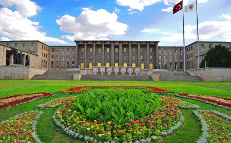Allah size adaleti, iyilik yapmayı… emrediyor