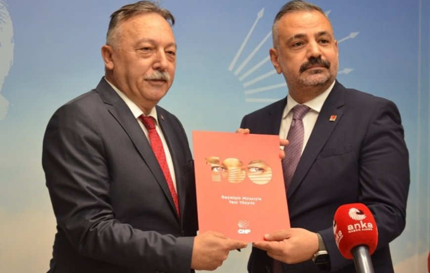 Tacettin Bayır ve Musa Çam, İzmir Büyükşehir Belediye Başkanlığı İçin CHP Aday Adaylığına Başvurdu