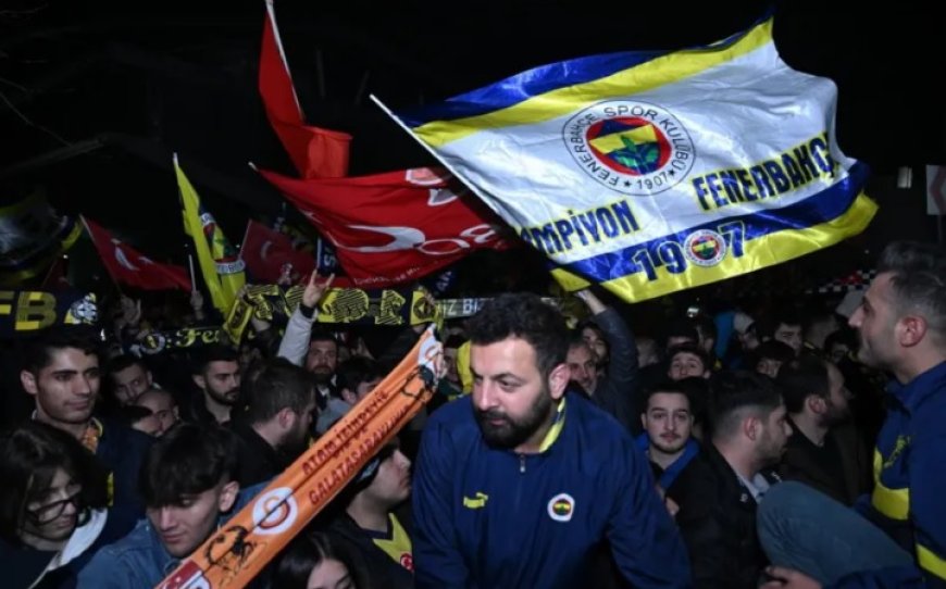 Galatasaray ve Fenerbahçe, Suudi yetkililer 'Atatürk tişörtleri ve pankartlarına izin vermeyince' maçı oynamadan Türkiye'ye döndü