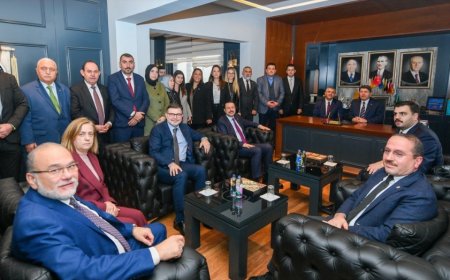 Adalet Bakanı Tunç'tan MHP İzmir İl Başkanlığına ziyaret