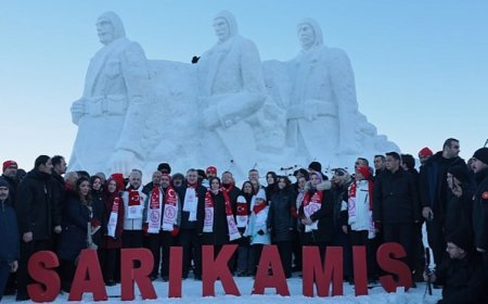 Sarıkamış'ta Şehitler İçin Yapılan Kardan Heykeller Açıldı