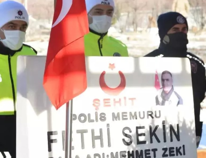 Şehit polis memuru Fethi Sekin mezarı başında anıldı