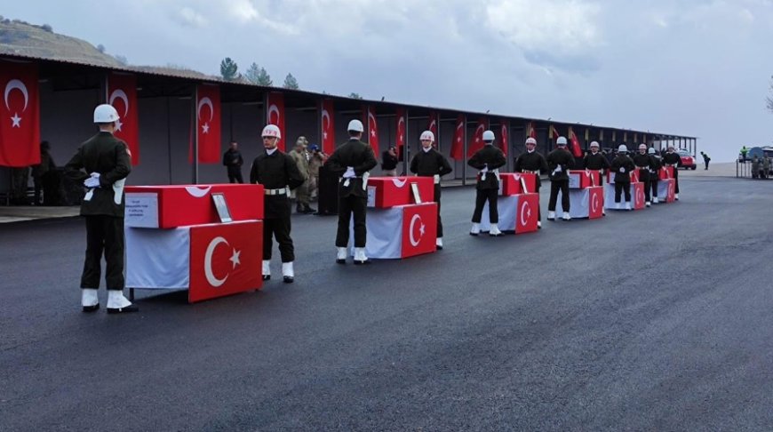 Evlatlarımız siyasetçiler için şehit düşmedi