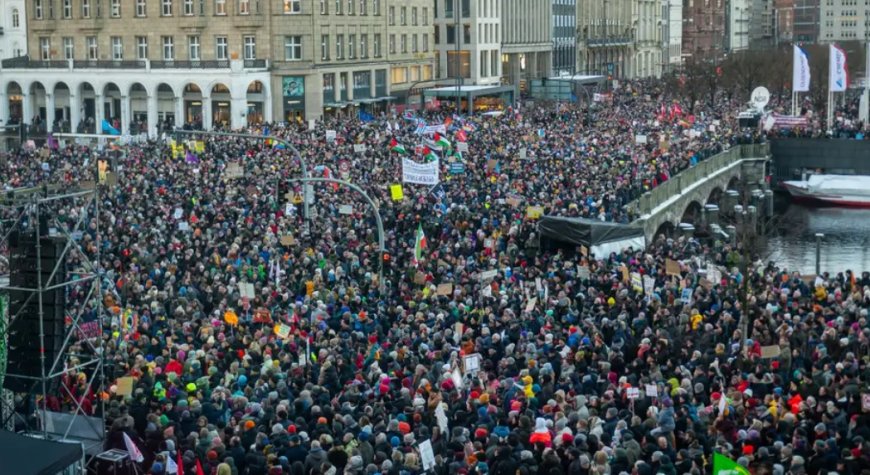 Aşırı sağa tepki: Hamburg'da on binler sokağa döküldü