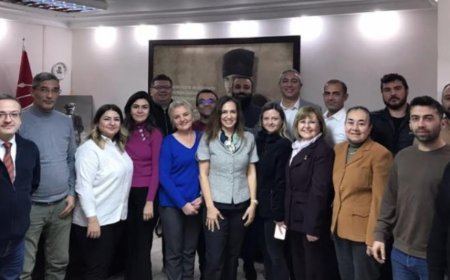 CHP Karşıyaka İlçe Örgütü tam kadro sahaya iniyor