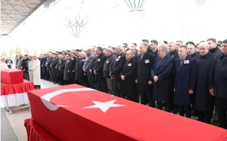 Şehit pilotlar son yolculuklarına uğurlandı
