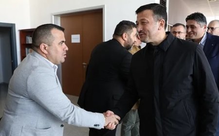 Hamza Dağ, İzmir'de Seçim Çalışmalarını Aliağa ve Yeni Foça'da Sürdürdü