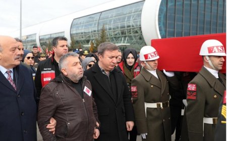 Erzincan bunu konuşuyor: 3. Ordu komutanı şehidi neden karşılamadı...