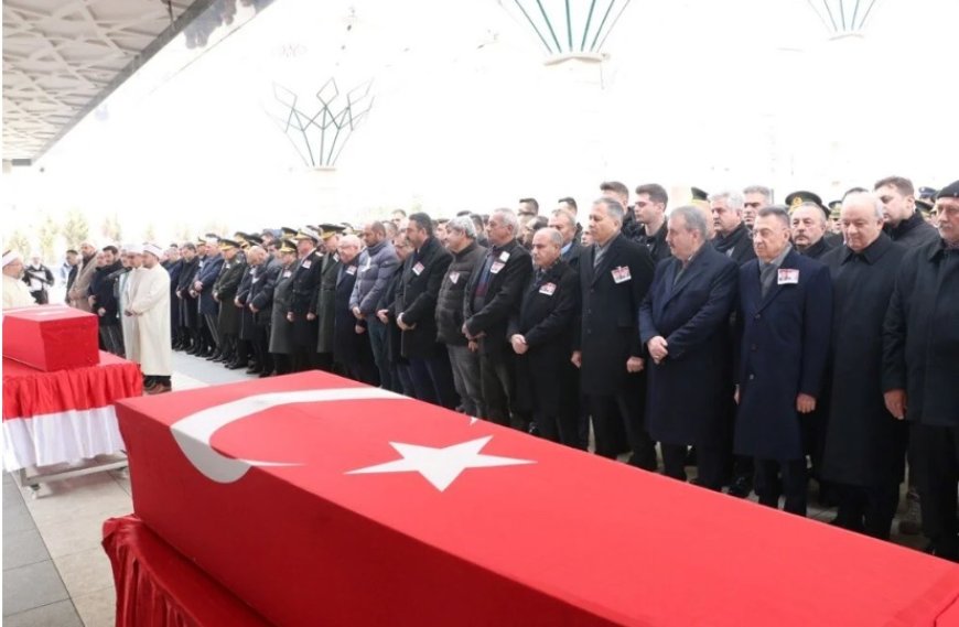 Şehit pilotlar son yolculuklarına uğurlandı