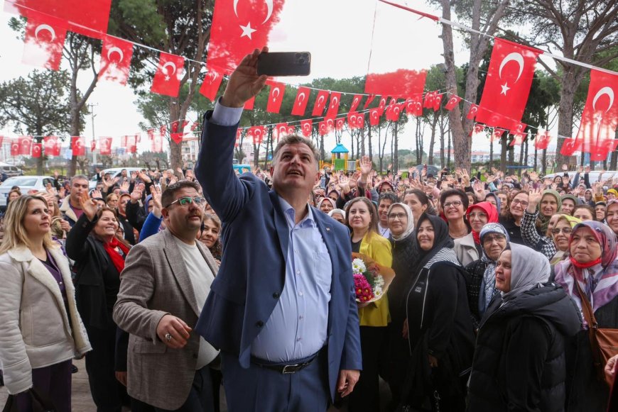 Cumhur İttifakı Belediye Başkan Adayı Sadık Doğruer, Bergamalı Kadınlarla Kahvaltıda Buluştu