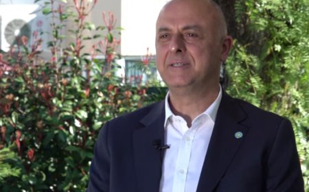 Ümit Özlale: “AK Parti ile CHP arasına sıkışmış seçmene yeni bir yol vadediyorum”