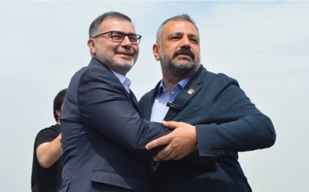 İzmir'de Ak Parti ile CHP İl Başkanları birbirine eş başkan mı?