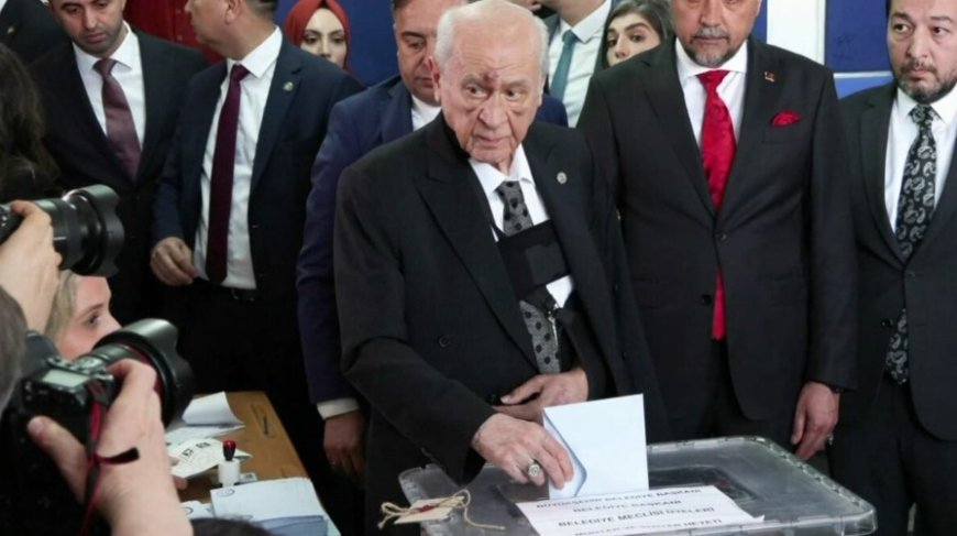 Bahçeli'yi korumamışlar, Bahçeli düşmüş! Yüzünde Morluklar, kolunda kırık!