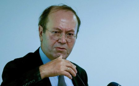Yeni Şafak yazarı: Mücahit olarak yola çıktık, evvela müteahhit olduk, ardından da her şeye müsait!
