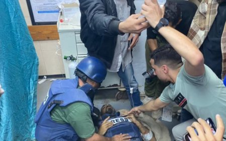 İsrail Gazze’de mülteci kampını bombaladı: Ağır yaralanan TRT kameramanının bacağı ampute edildi