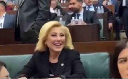 Şebnem Bursalı 'ıstakoz' krizinin ardından ilk kez görüntülendi: Etrafa gülücükler saçtı, soruları yanıtsız bıraktı