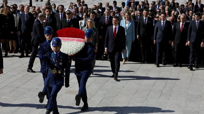 İmamoğlu Anıtkabir'i ziyaret etti: 47 yıl sonra birinci parti olarak buradayız