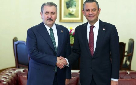 Siyasette yoğun görüşme trafiği: İkili görüşmelerde Anayasa vurgusu