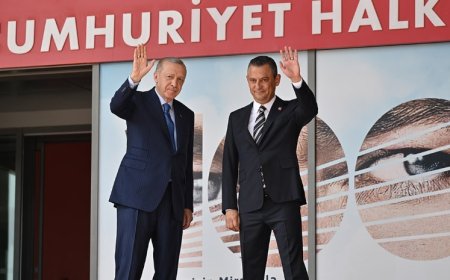 18 yıl sonra tarihi ziyaret... Erdoğan, CHP Genel Merkezi'nde Özgür Özel ile görüştü