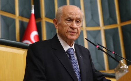 Bahçeli’den “geniş koalisyona engel olmayız” çıkışı: MHP ipleri mi koparıyor, “fedakarlık” mı yapıyor?