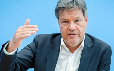 Alman siyasetçiler: Fransa'da tehlike geçmedi