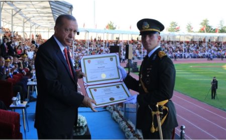Dönerci Üsteğmen… Garson Teğmen…