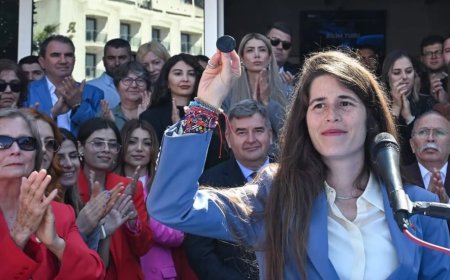 Çeşme'deki Yangında 3 Kişi Hayatını Kaybetti: Belediye Başkanı'na Sert Eleştiriler
