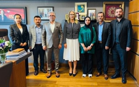 Sağlık-Sen İzmir 3 Nolu Şube Heyeti TBMM'de Ağırlandı