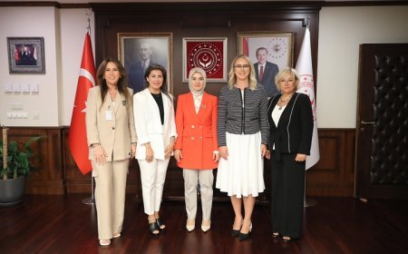 Yürekten Dokunuşlar Derneği'nden Bakan Mahinur Özdemir'e Ziyaret