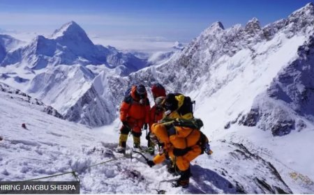 Everest'in 'ölüm bölgesinde' donan dağcıların cesetleri yıllar sonra nasıl kurtarıldı?