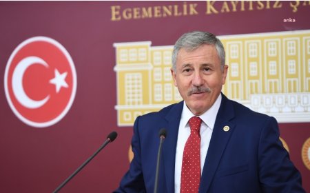 Selçuk Özdağ: "Bugün Yaşananlar Salt Bir Ekonomik Kriz Değil"