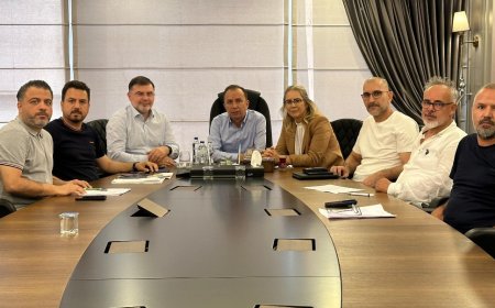 AK Parti İzmir İl Başkanlığı'nda İstişare ve Değerlendirme Toplantısı