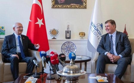 Büyükşehir'de 15 dakikalık özel görüşme... Kılıçdaroğlu, Tugay ile baş başa ne konuştu?
