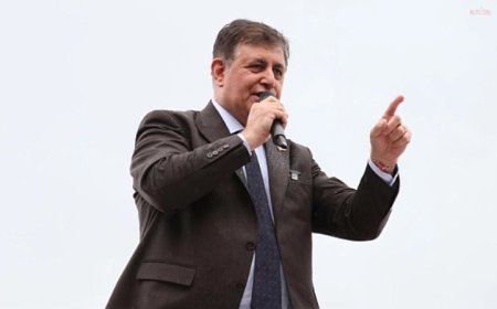 Başkan Tugay'dan Çarpıcı Eylem Çıkışı: "Memuru, Belediyenin Camını Kırmaz…