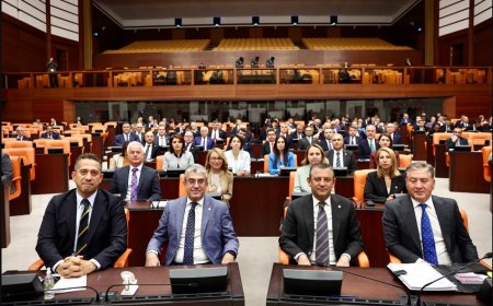 CHP'den "Katliam Yasasına" Karşı Meclis'te Tam Kadro Protesto