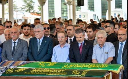 İYİ Parti Genel Başkanı Müsavat Dervişoğlu, Abdüllatif Şener'in Kayınvalidesi Leyla Çetiner'in Cenaze Törenine Katıldı