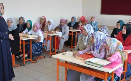 Selçuk Özdağ'dan Sert Eleştiri: "Yapamadıklarını Yapamayacaklarının Teminatı Gibi!"