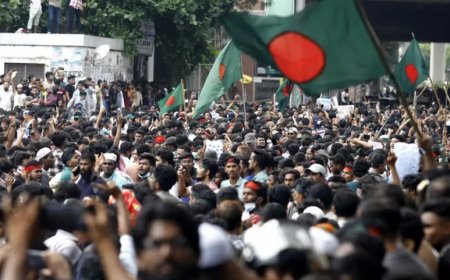 Bangladeş'te Başbakan Hasina Ülkeden Kaçtı