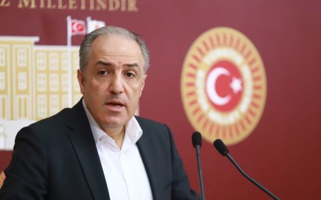 Mustafa Yeneroğlu'ndan Sert Eleştiri: Güç Sarhoşluğu Devam Ettiği Sürece Ülkede Hiçbir Şey Düzelmez