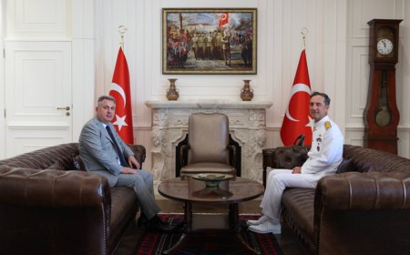 Koramiral Yalçın Payal'dan İzmir Valisi Dr. Süleyman Elban'a Veda Ziyareti