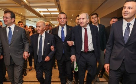 CHP'de 'Birlik' Mesajı: Özel ve İmamoğlu, Tüzük Kurultayı Öncesi Yönetmeye Geliyoruz Dedi