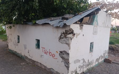 Diyarbakır’daki 850 Yıllık Tarihi Türbe ve Mezarlık Çöplüğe Döndü