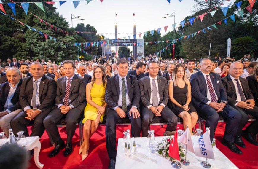 CHP Genel Başkanı Özgür Özel İzmir'den Erken Seçim Mesajı Verdi:  Yolun Sonu Göründü