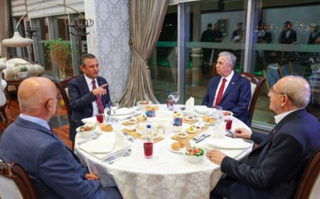 Kemal Kılıçdaroğlu ve Özgür Özel, Mansur Yavaş'ın Ev Sahipliğinde Buluştu
