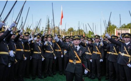Mustafa Kemal'in Askerleriyiz Diyen Kara Harp Okulu Mezunlarına İdari Soruşturma